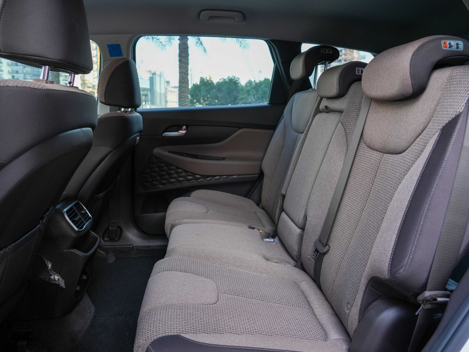 https://www.quickdrive.ae/uploads/2023/02/01/Hyundai Santa Fe 2023 (8).jpg